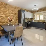 Vila Rodina Rodhina